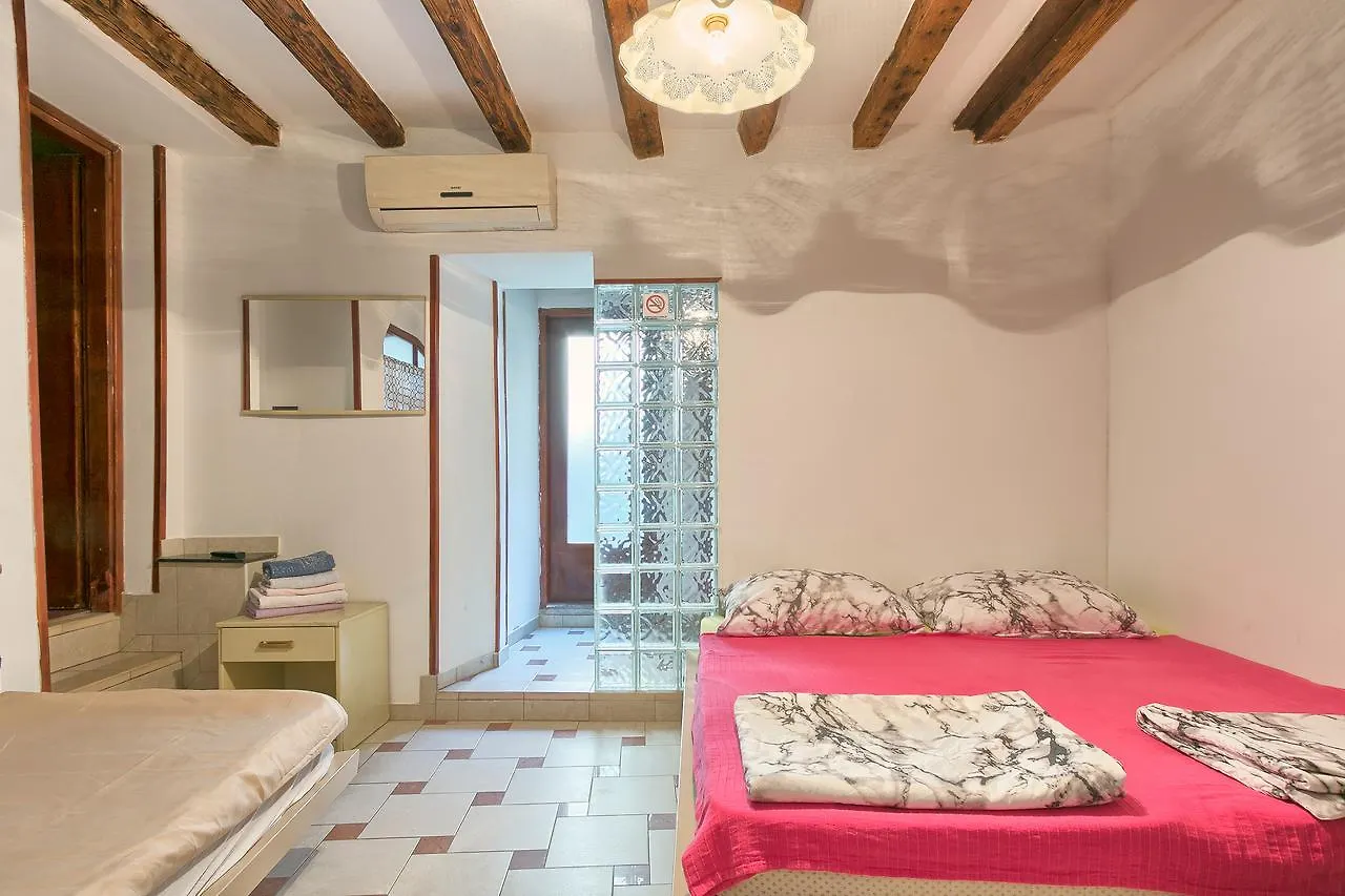 Hostel PUY 0*,