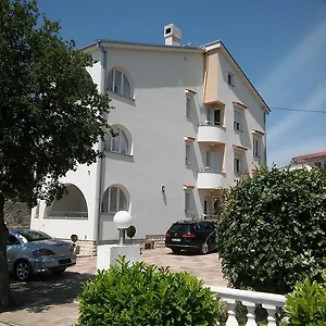 garfild-guest-house.primorje-gorskikotar.com/